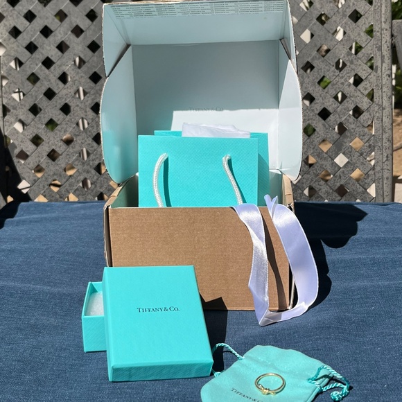 Tiffany Knot Ring in Yellow Gold - SIZE 8 - Picture 2 of 3